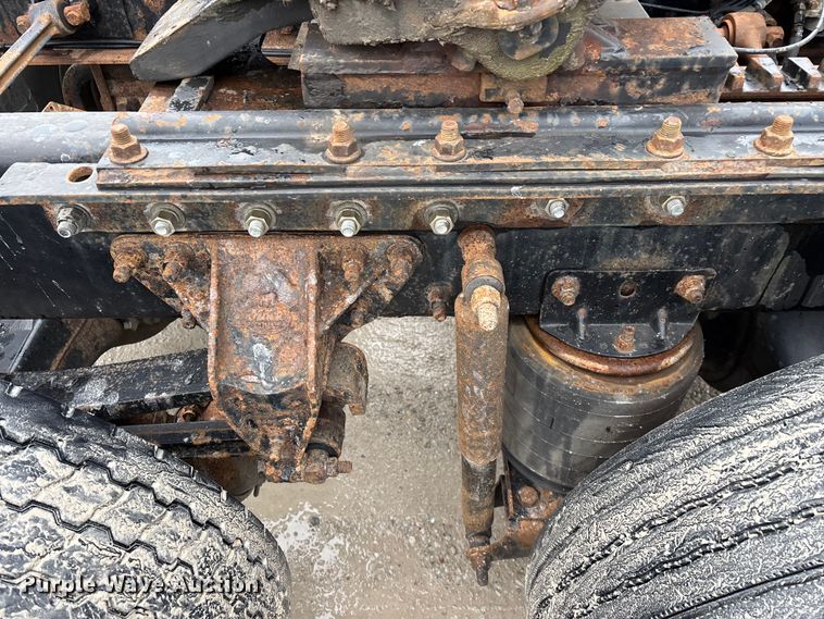 image for item FG0378 2001 Mack CX613 Vision semi truck