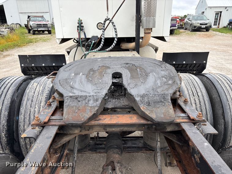 image for item FG0378 2001 Mack CX613 Vision semi truck