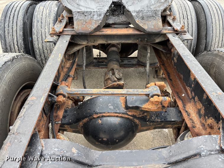 image for item FG0378 2001 Mack CX613 Vision semi truck