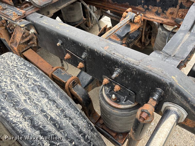 image for item FG0378 2001 Mack CX613 Vision semi truck