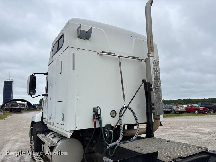 image for item FG0378 2001 Mack CX613 Vision semi truck
