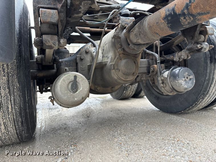 image for item FG0378 2001 Mack CX613 Vision semi truck