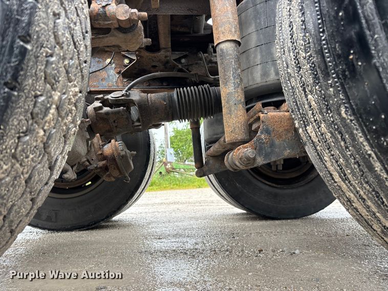 image for item FG0378 2001 Mack CX613 Vision semi truck