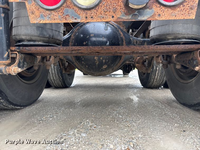 image for item FG0378 2001 Mack CX613 Vision semi truck
