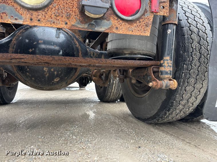 image for item FG0378 2001 Mack CX613 Vision semi truck