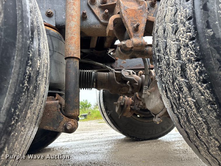 image for item FG0378 2001 Mack CX613 Vision semi truck
