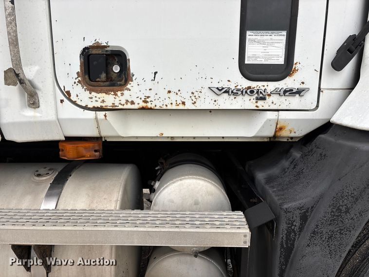image for item FG0378 2001 Mack CX613 Vision semi truck
