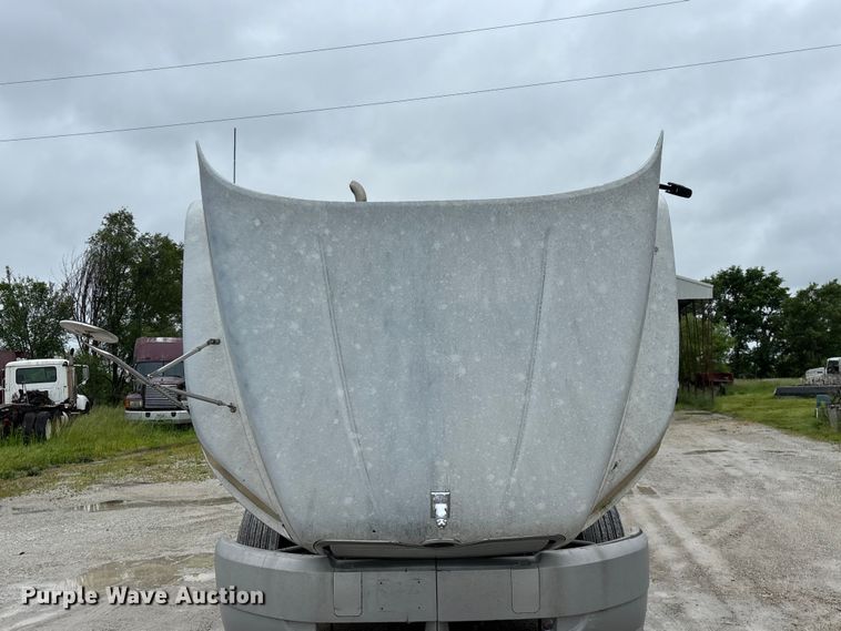 image for item FG0378 2001 Mack CX613 Vision semi truck