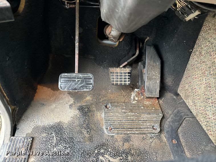 image for item FG0378 2001 Mack CX613 Vision semi truck