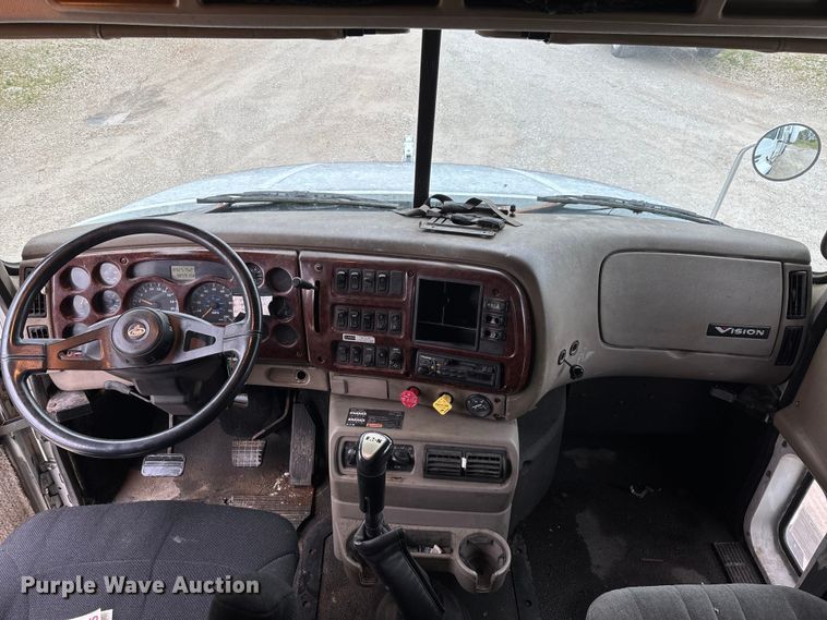 image for item FG0378 2001 Mack CX613 Vision semi truck