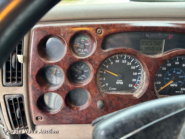 image for item FG0378 2001 Mack CX613 Vision semi truck