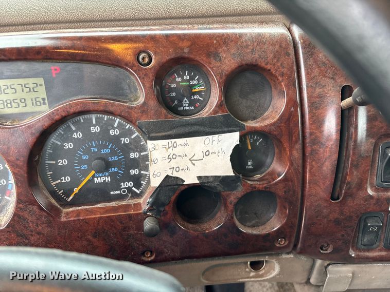 image for item FG0378 2001 Mack CX613 Vision semi truck