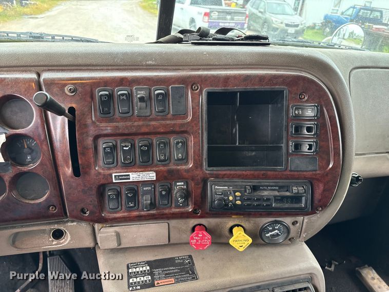 image for item FG0378 2001 Mack CX613 Vision semi truck