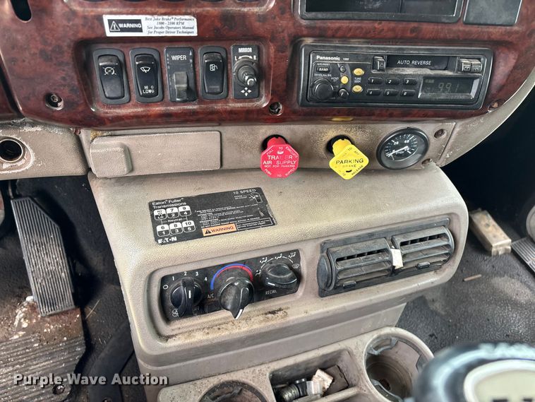 image for item FG0378 2001 Mack CX613 Vision semi truck