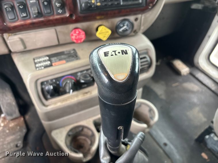 image for item FG0378 2001 Mack CX613 Vision semi truck
