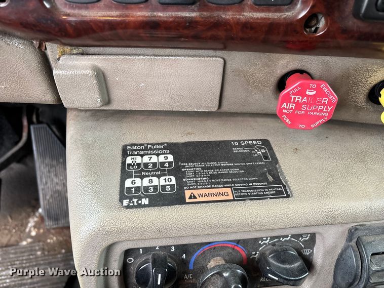 image for item FG0378 2001 Mack CX613 Vision semi truck