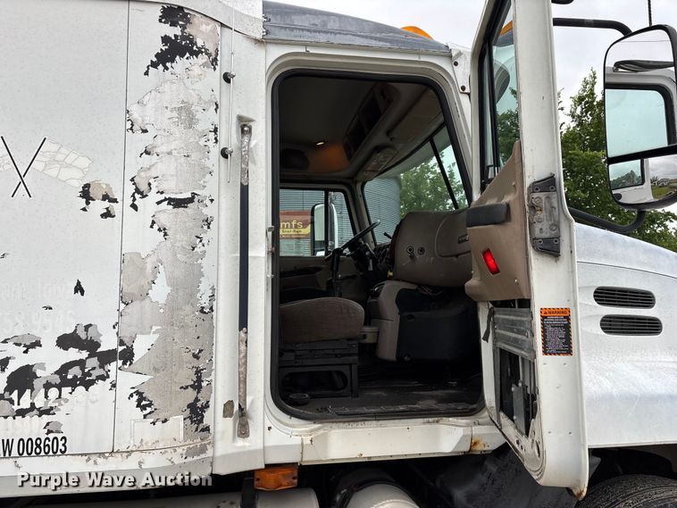 image for item FG0378 2001 Mack CX613 Vision semi truck