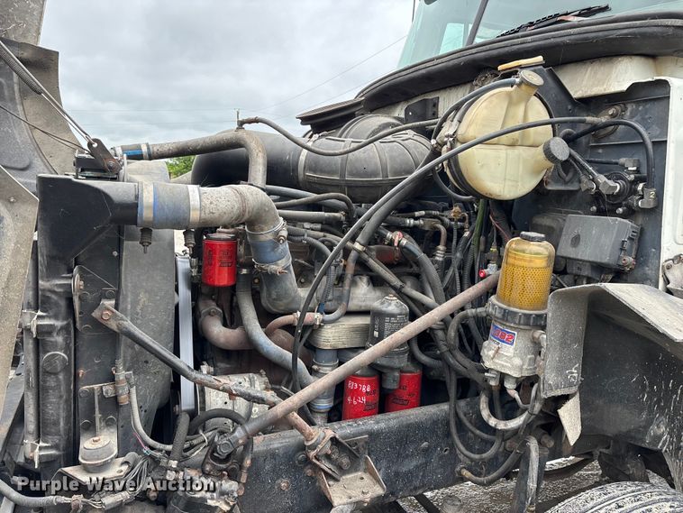 image for item FG0378 2001 Mack CX613 Vision semi truck