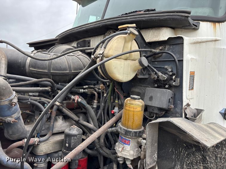 image for item FG0378 2001 Mack CX613 Vision semi truck