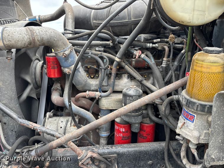 image for item FG0378 2001 Mack CX613 Vision semi truck