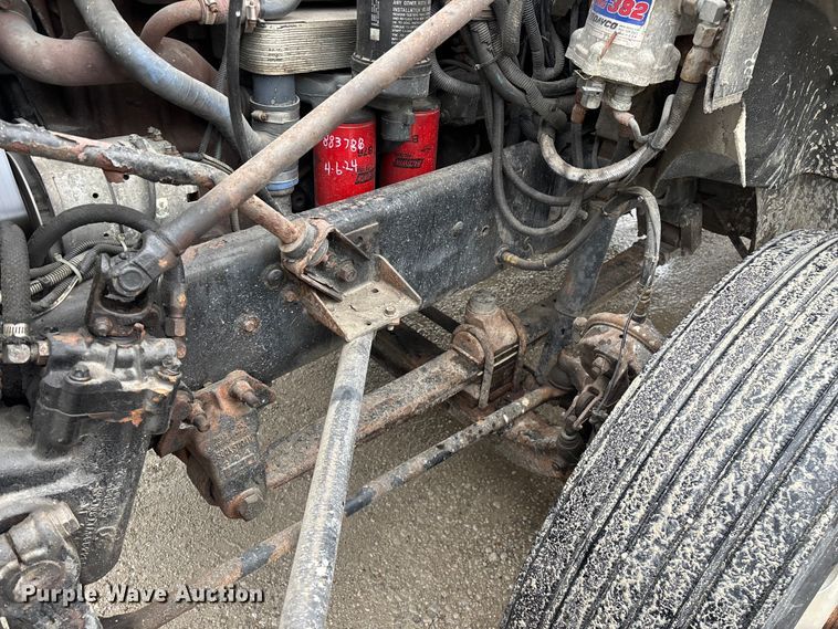 image for item FG0378 2001 Mack CX613 Vision semi truck