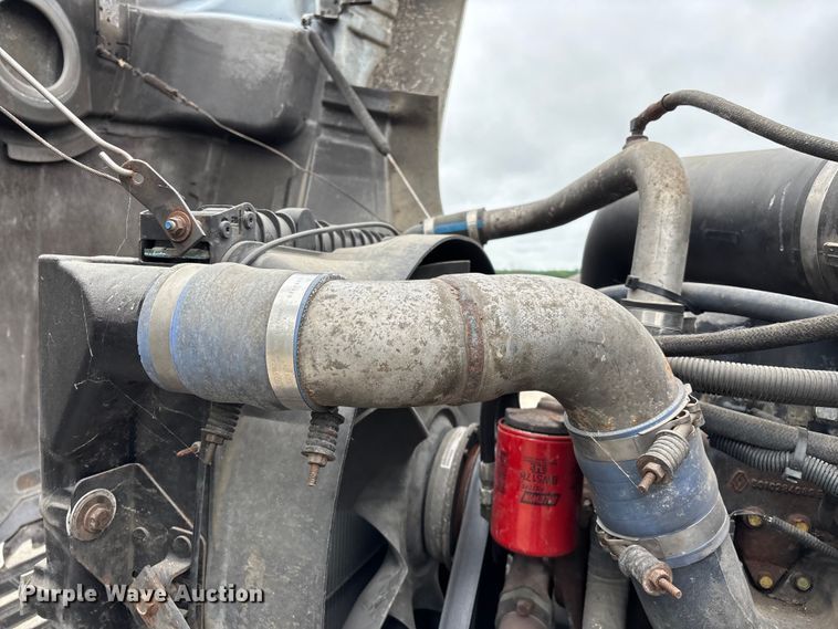 image for item FG0378 2001 Mack CX613 Vision semi truck