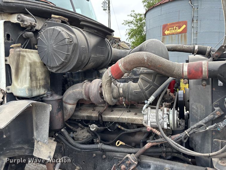 image for item FG0378 2001 Mack CX613 Vision semi truck