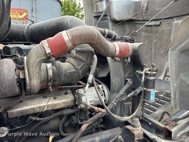image for item FG0378 2001 Mack CX613 Vision semi truck