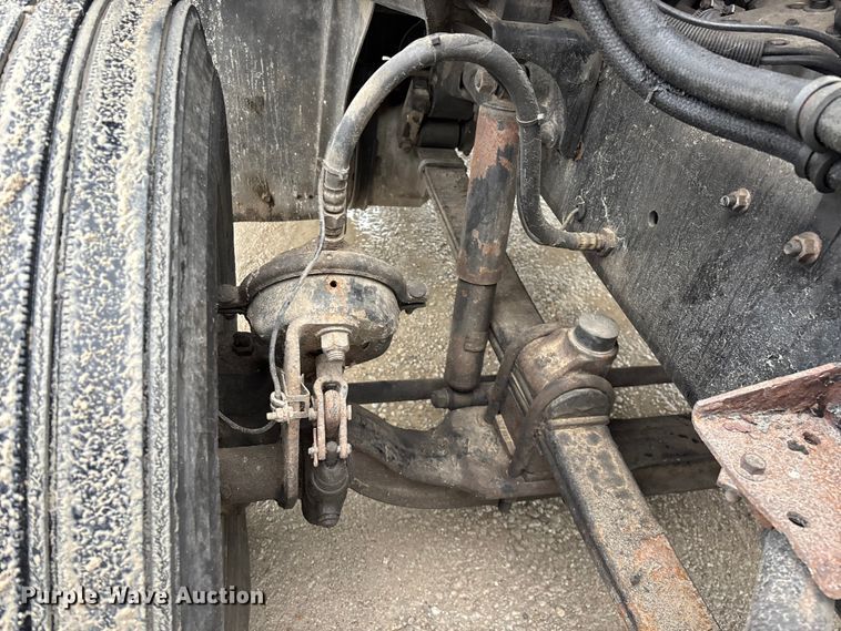 image for item FG0378 2001 Mack CX613 Vision semi truck