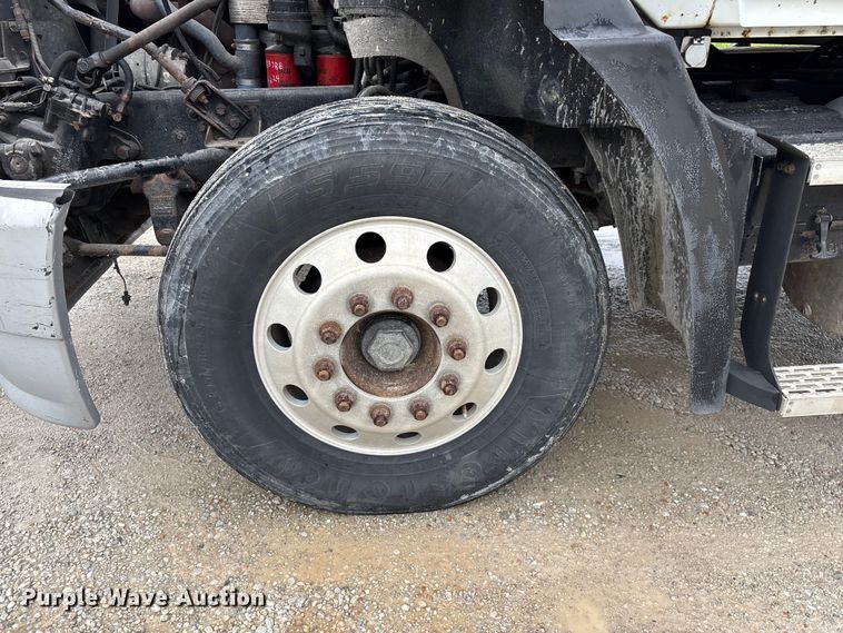 image for item FG0378 2001 Mack CX613 Vision semi truck