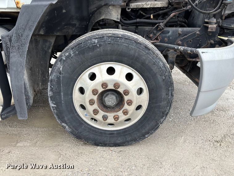 image for item FG0378 2001 Mack CX613 Vision semi truck