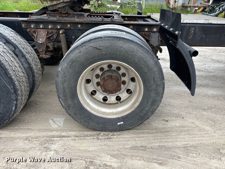 image for item FG0378 2001 Mack CX613 Vision semi truck