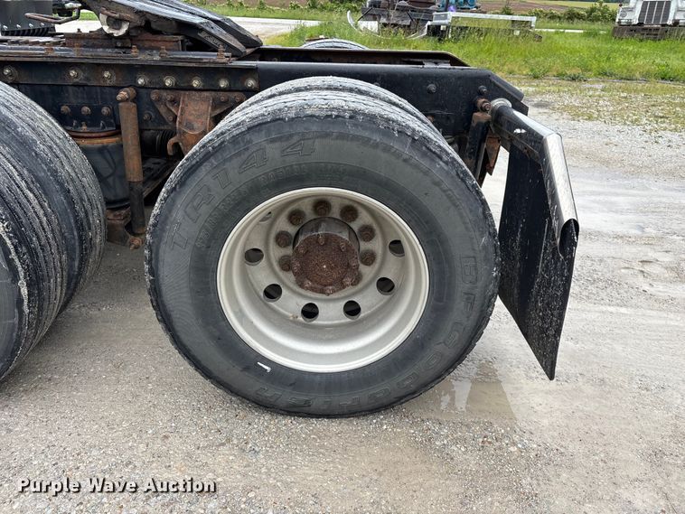 image for item FG0378 2001 Mack CX613 Vision semi truck