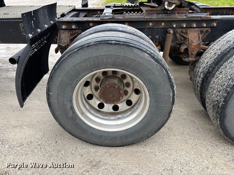 image for item FG0378 2001 Mack CX613 Vision semi truck