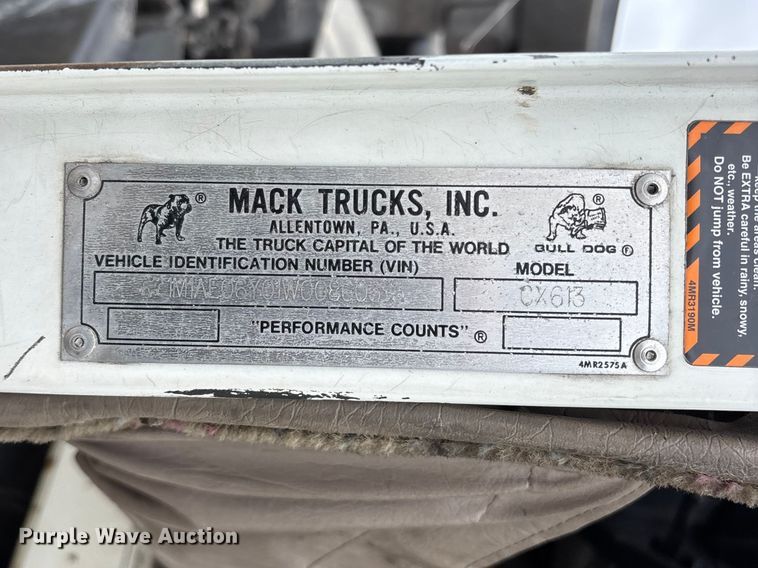 image for item FG0378 2001 Mack CX613 Vision semi truck