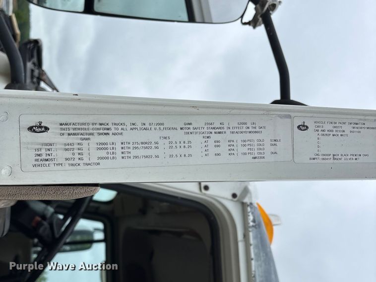 image for item FG0378 2001 Mack CX613 Vision semi truck