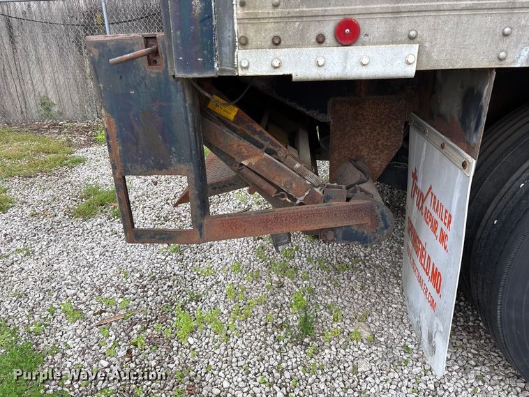 image for item FG0384 1986 Strick dry van trailer