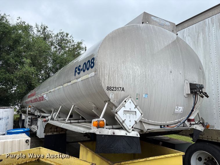 image for item FG0386 1988 Youngs Tank A-000 tank trailer
