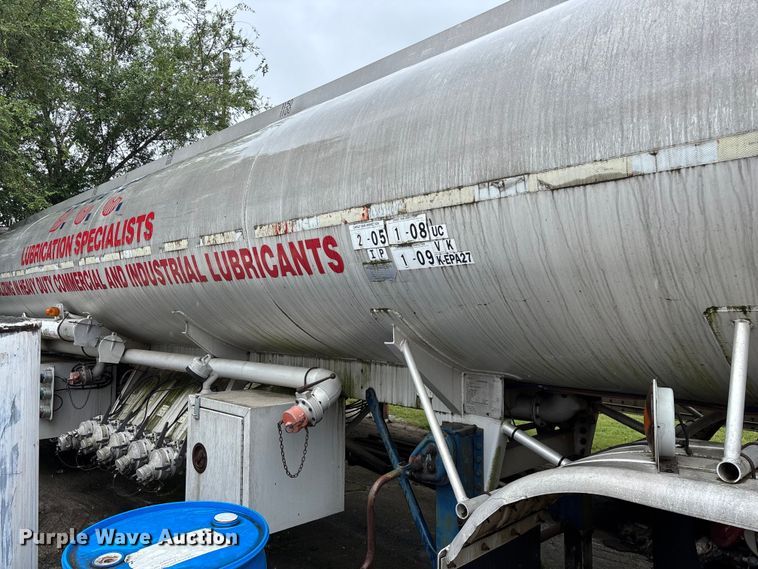 image for item FG0386 1988 Youngs Tank A-000 tank trailer