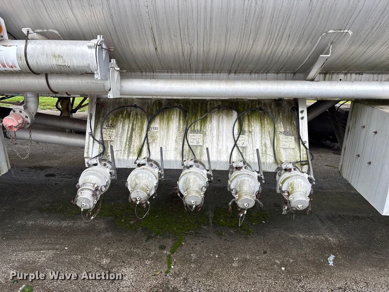 image for item FG0386 1988 Youngs Tank A-000 tank trailer