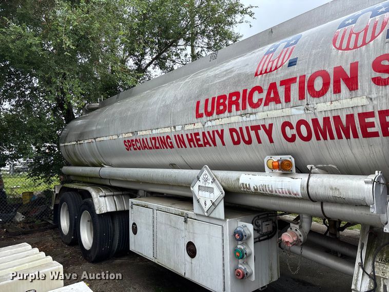 image for item FG0386 1988 Youngs Tank A-000 tank trailer