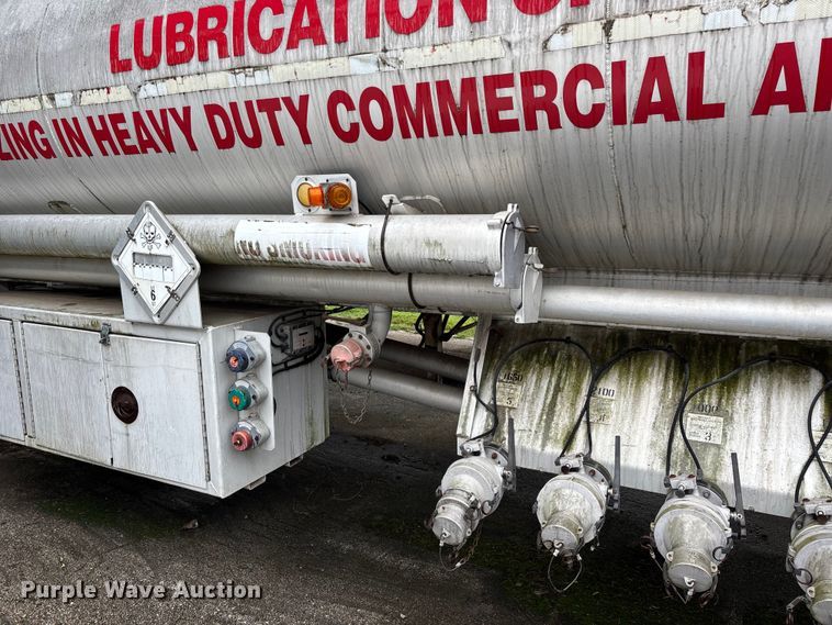 image for item FG0386 1988 Youngs Tank A-000 tank trailer