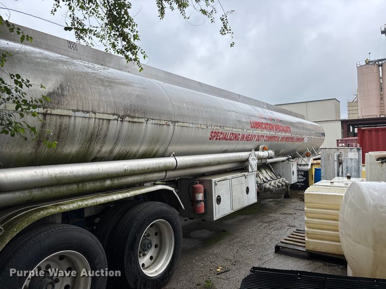 image for item FG0386 1988 Youngs Tank A-000 tank trailer