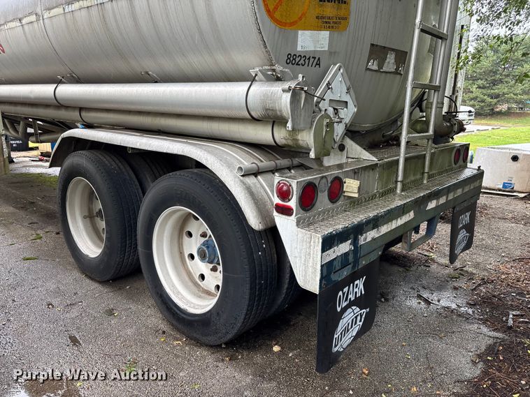 image for item FG0386 1988 Youngs Tank A-000 tank trailer