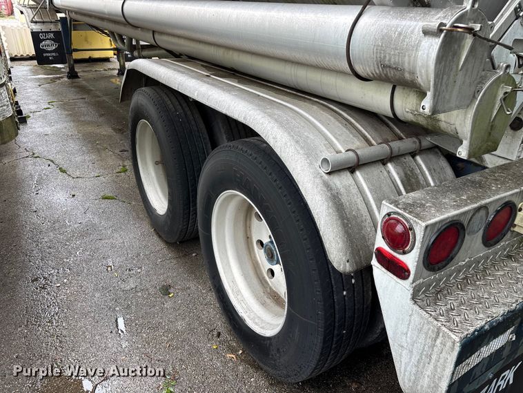 image for item FG0386 1988 Youngs Tank A-000 tank trailer