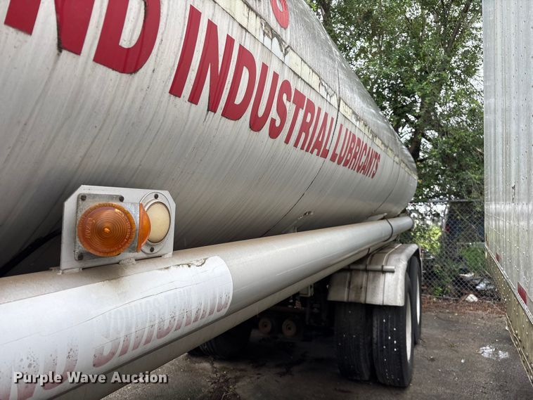 image for item FG0386 1988 Youngs Tank A-000 tank trailer