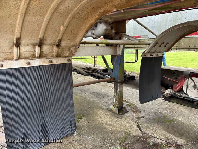 image for item FG0386 1988 Youngs Tank A-000 tank trailer