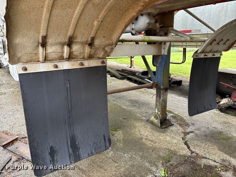image for item FG0386 1988 Youngs Tank A-000 tank trailer