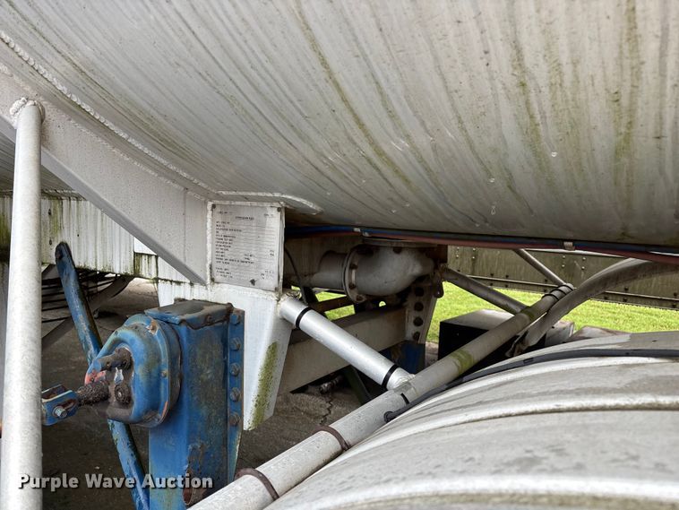 image for item FG0386 1988 Youngs Tank A-000 tank trailer