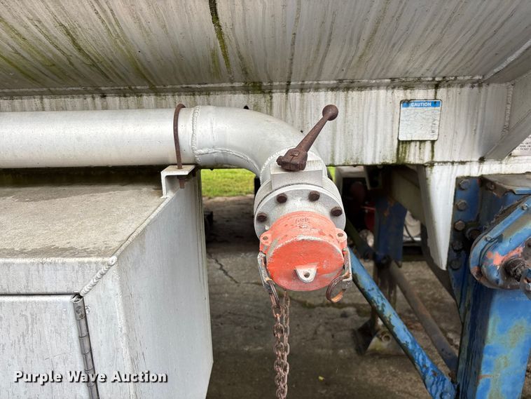 image for item FG0386 1988 Youngs Tank A-000 tank trailer